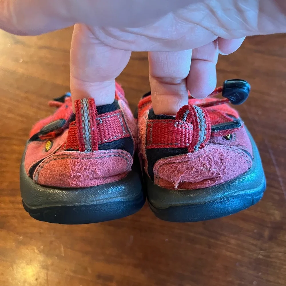 Keen Newport H2 Kids Red Black Waterproof‎ Sport Sandals Size 11US / 10UK